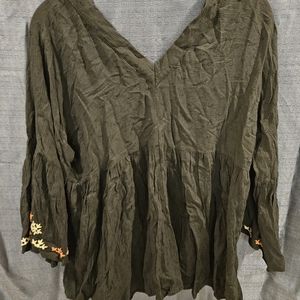 New w/o tags En Creme black blouse size M